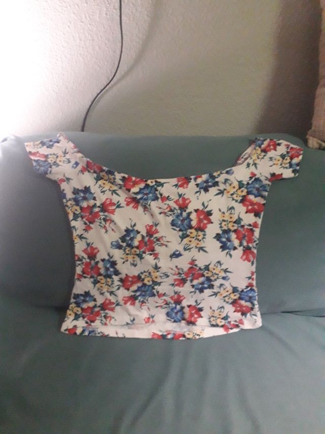 Blusa blanca estampada flores