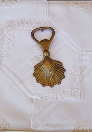 Apribottiglia vintage a conchiglia