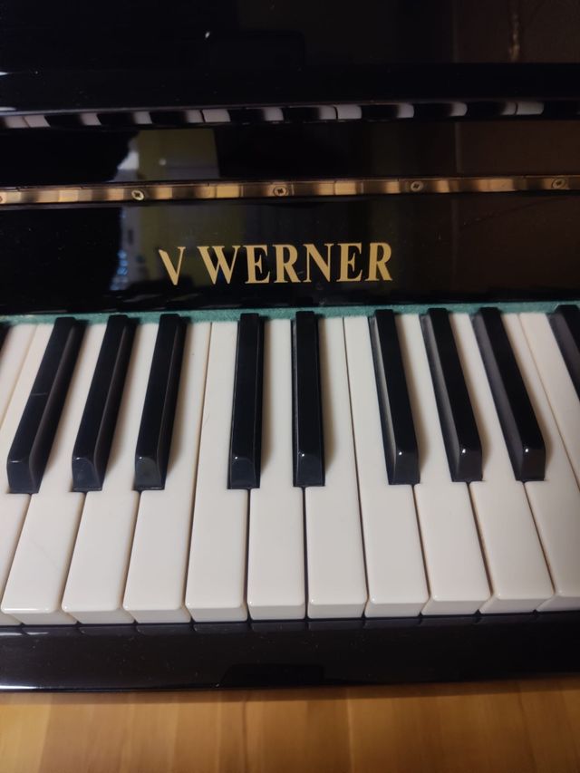 Piano pared WERNER negro brillante