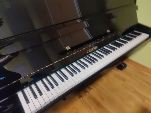 Piano pared WERNER negro brillante