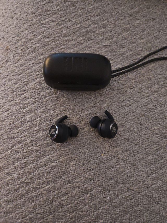 Auriculares JBL negros