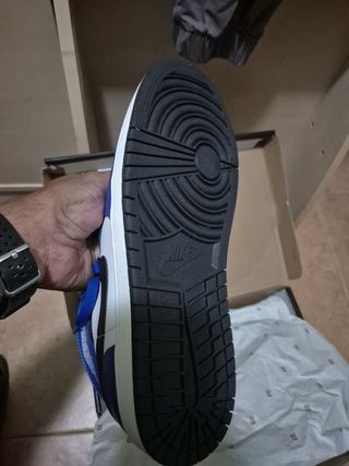 Air Jordan 1 Mid - Azul y Blanco. NUEVAS. Talla 43