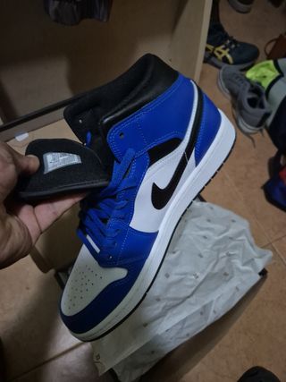 Air Jordan 1 Mid - Azul y Blanco. NUEVAS. Talla 43
