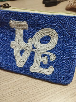 Monedero artesanal azul y blanco