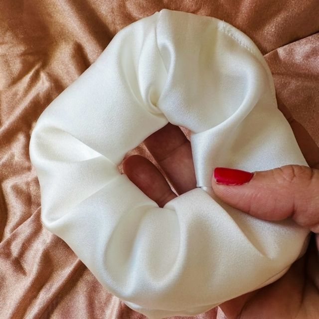 Scrunchie seda bege