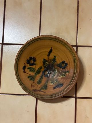 Plato decorativo pintado a mano