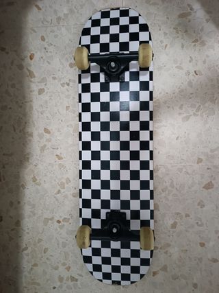 Monopatín Skateboard monocromático