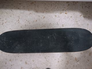 Monopatín Skateboard monocromático