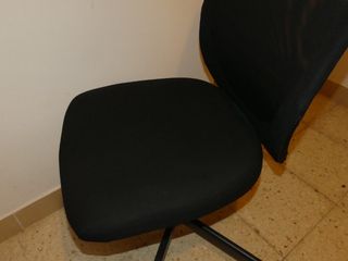 Silla oficina giratoria negra