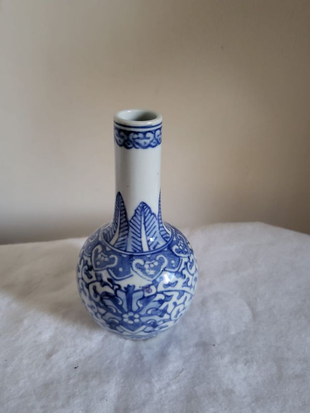 Jarrón porcelana azul y blanco