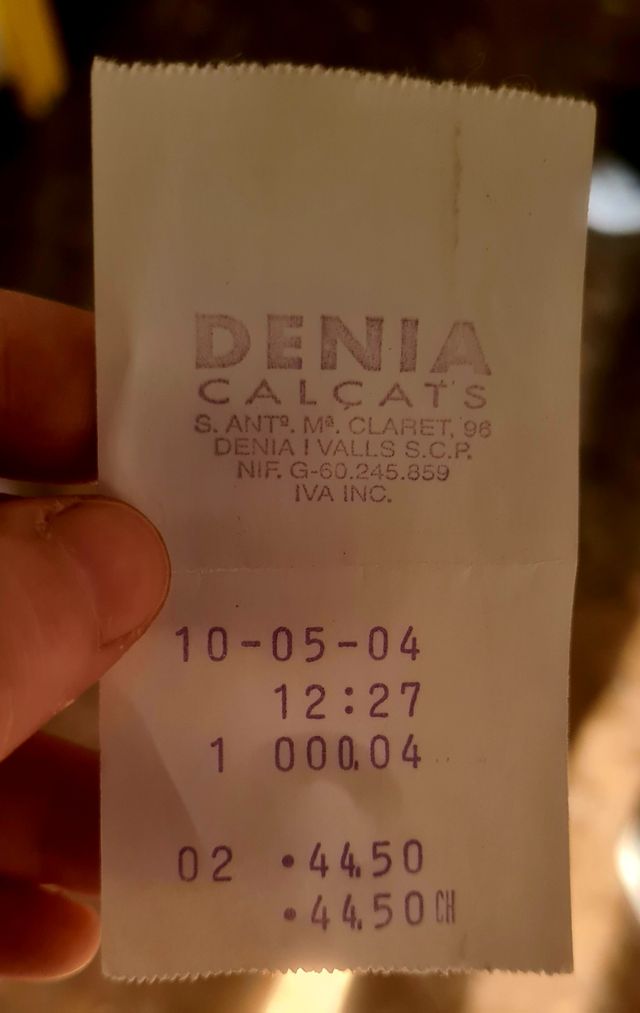 Zapatos negros de vestir descatalogados.