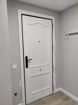 Lacado de puertas en banco satinado 
