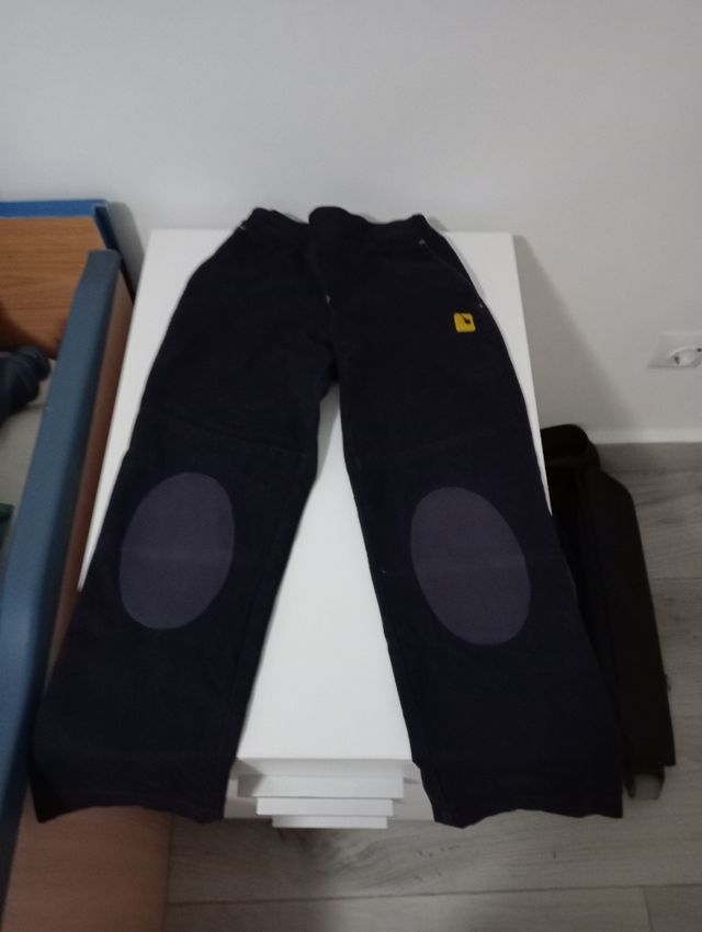 Pantalón colegio Artica niño talla 4.