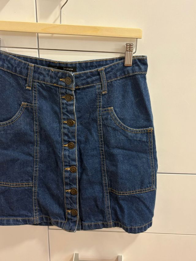 Minifalda tejada con botones