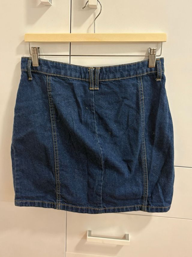 Minifalda tejada con botones