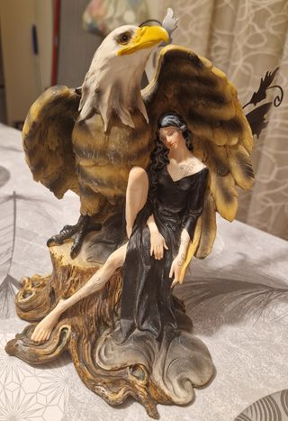 Statua resina fata aquila