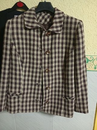 Chaquetas mujer: cuadros tono marrón y negra
