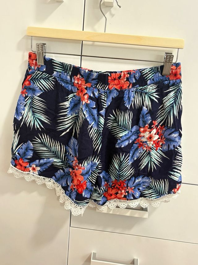 Pantalón corto goma elástica y bolsillos