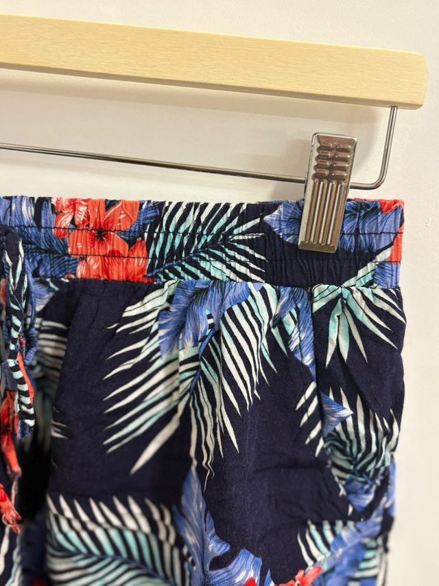 Pantalón corto goma elástica y bolsillos