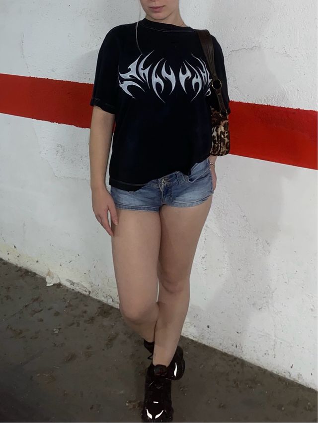 Camiseta Nike negra c/diseño blanco