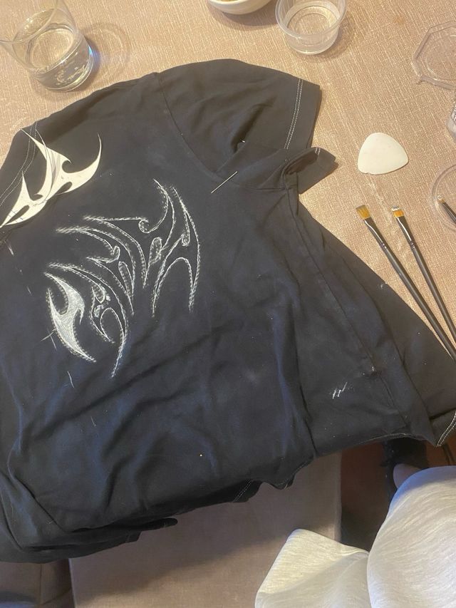 Camiseta Nike negra c/diseño blanco