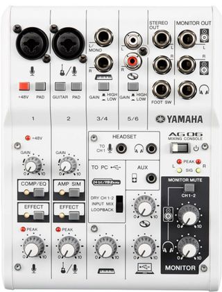 Mesa Yamaha AG06 blanca