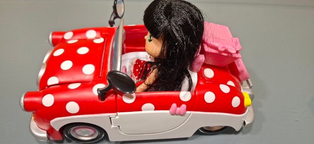 Coche Minnie Mouse rojo lunares
