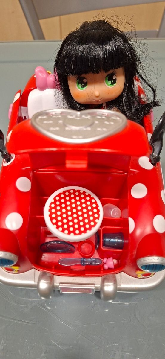 Coche Minnie Mouse rojo lunares
