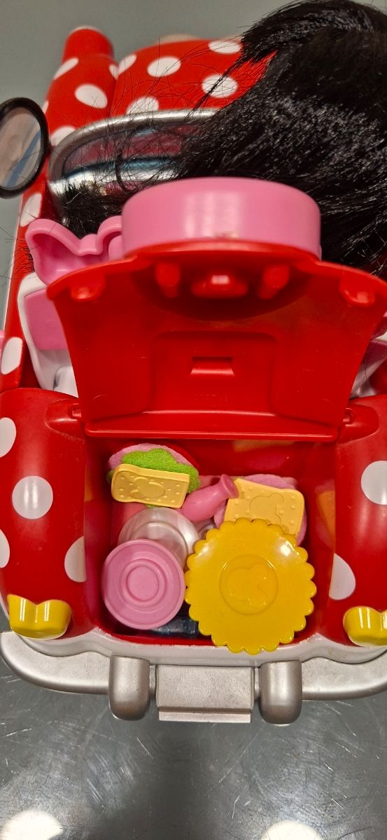 Coche Minnie Mouse rojo lunares