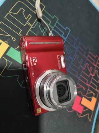 Lumix Cámara roja 12x AVCHD