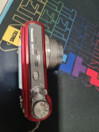 Lumix Cámara roja 12x AVCHD