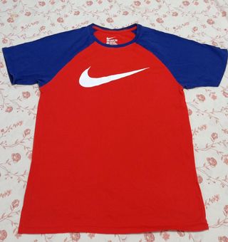 Camiseta Nike M roja y azul