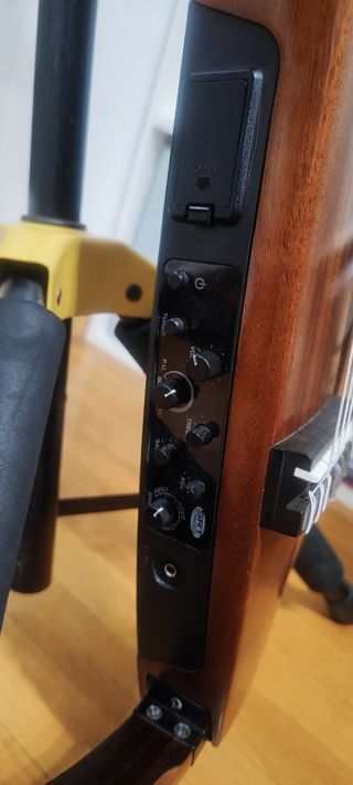 Guitarra Yamaha SLG200N