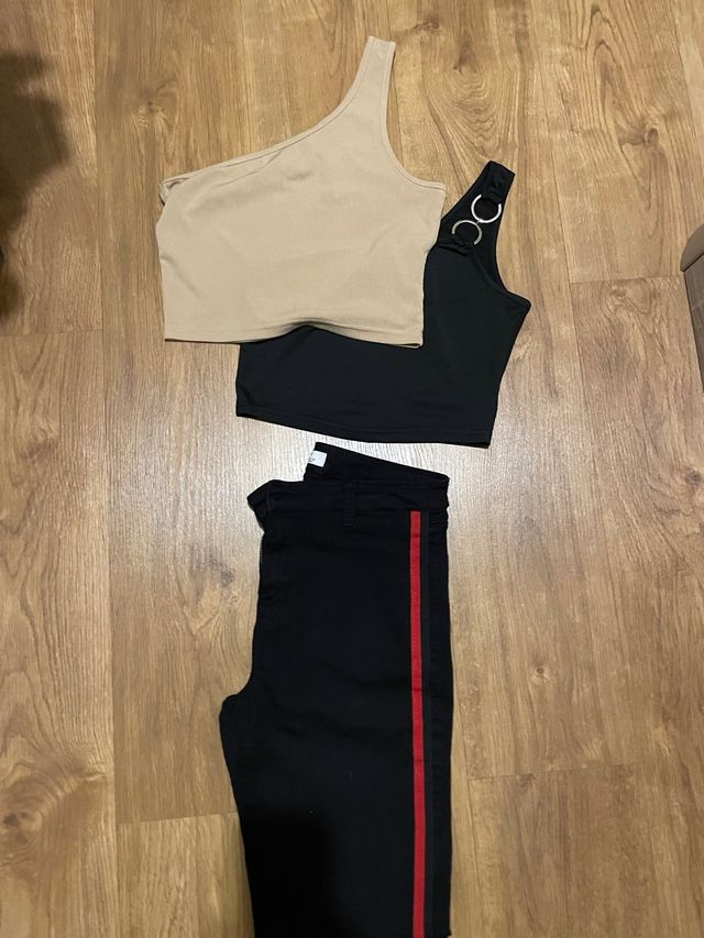 Tops y pantalones negros y beige