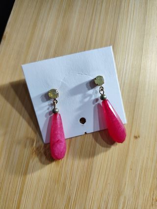 Pendientes fucsias dorados