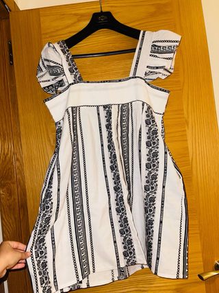 Vestido blanco y negro