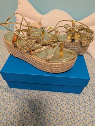 Sandalias cuña doradas mujer
