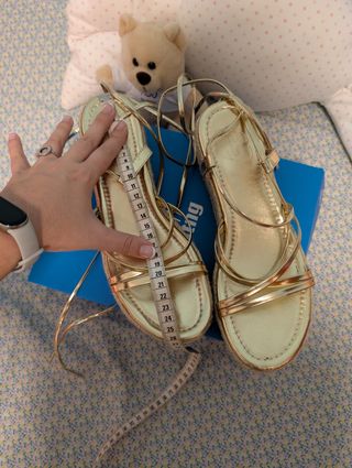Sandalias cuña doradas mujer
