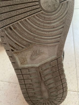 Nike Air Jordan 1 Mid - Gris Blanco