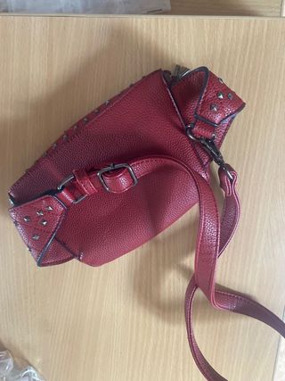 Riñonera granate Martina K - Tachuelas