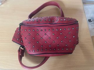 Riñonera granate Martina K - Tachuelas