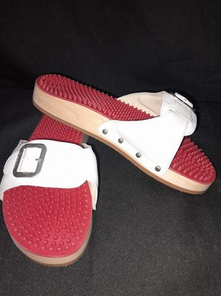 Sandalias con plantillas punteadas