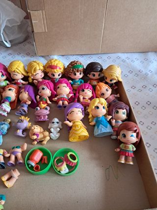 28 Muñecas Pinypon + Accesorios