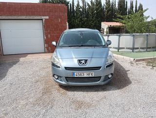 Peugeot 5008 2011