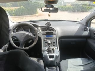 Peugeot 5008 2011