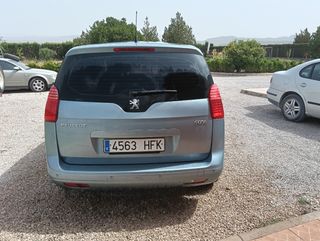 Peugeot 5008 2011