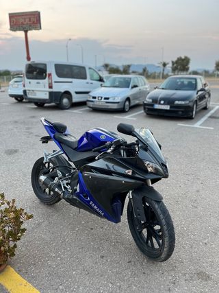 Yamaha YZF-R125: Moto deportiva