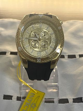 Reloj Invicta dorado y negro