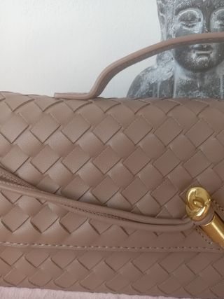 Borsa a tracolla beige intrecciata