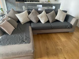Divano angolare grigio chiaro